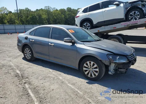 2013 Volkswagen Passat S z USA, uszkodzony, nr VIN 1VWAP7A3XDC118186